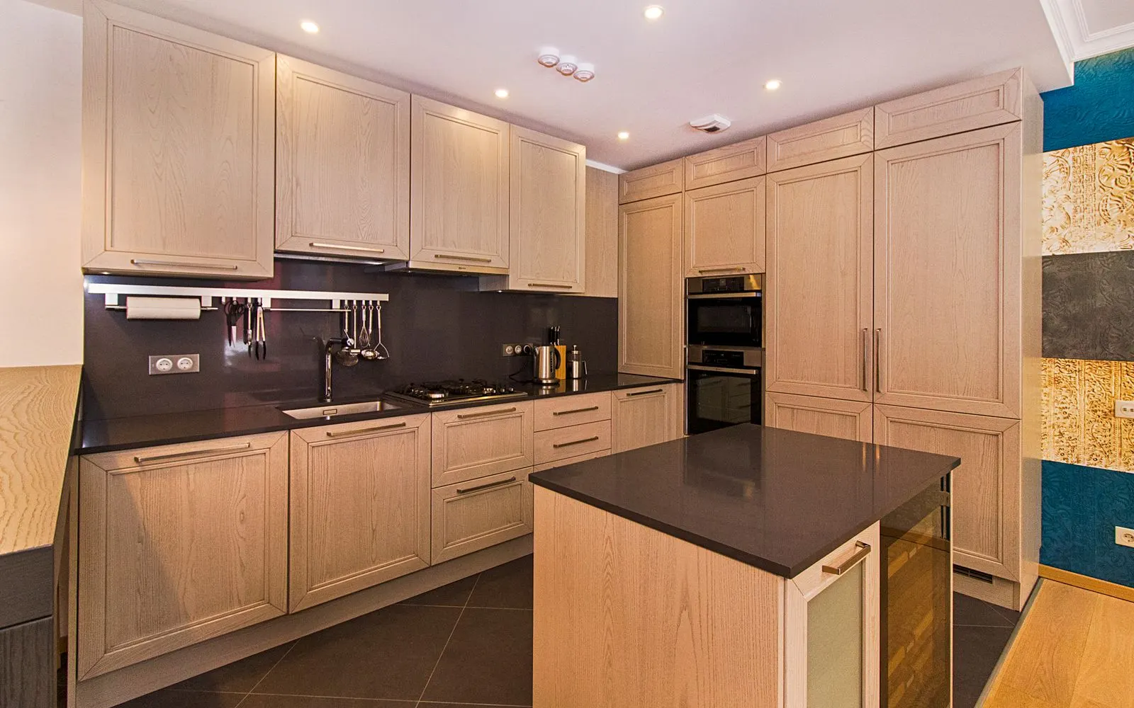 Cocina en roble con isla central